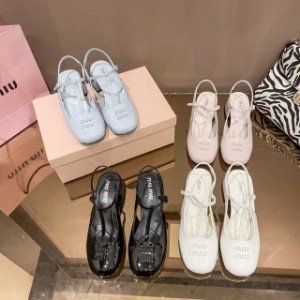 miumiuの新作メアリージェン靴ダッフルサンダル並行輸入品