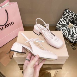 miumiuの新作メアリージェン靴ダッフルサンダル並行輸入品