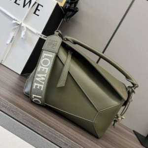 LOEWE ロエベ ハンドバッグ ポーチ レザー チェーン 2023 新作