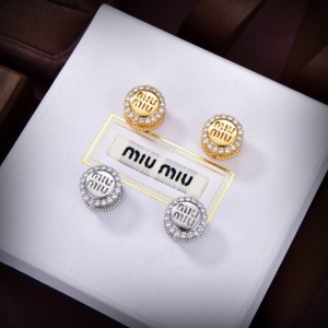 新作Miumiuレターイヤリング