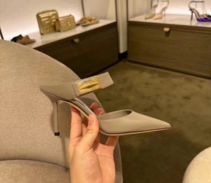 Jimmy Choo メタルバックル ハーフスリッパ レディース