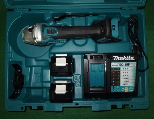 マキタ GA412DRGX 18V-100mm 無線連動対応充電式ディスクグラインダ ダイヤル変速付 6.0Ahバッテリ2個付セット 新品【プロ用からDIY、園