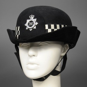 イギリス警察 放出品 ヘルメット 女性用 ロンドン警視庁 警察官 [ 警官用 / Sサイズ ][ra04938]