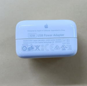 中古美品　アップル Apple 純正 10W USB 急速 充電器 電源アダプタ A1357+ 純正Lightning ケーブル(1m) iPad mini iPad Air iPhone等 DC5