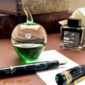 glass art N＋（グラスアートエヌプラス） ペーパーウェイト りんごのペーパーウェイト グリーン 敬老の日 孫 祖父 祖母 祝い 入学 卒業 