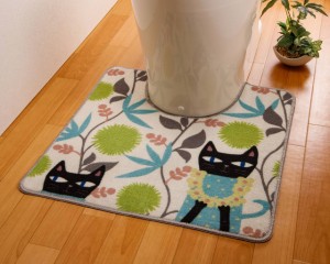 【トイレマット 黒猫のチャロ】【60x60cm】ちょっぴり愛くるしい猫。DR-003