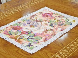  【ポスト投函便】 30x50cm マルチクロス テーブルセンター ピンクフラワー おしゃれ ランチマット 花瓶敷 敷物 インテリアマット クロス