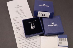 Swarovski スワロフスキー ブルースワン 鎖骨ネックレス