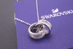 Swarovski スワロフスキー クラシック 鎖骨ネックレス