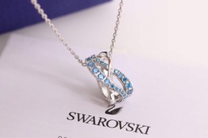 swarovski スワロフスキー ブルーダイヤモンドネックレス