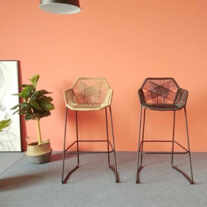 北欧バースツール 籐椅子 シンプルなスタイル バックレスト レジャー用バルコニー椅子 コーヒーレストラン 高いスツール