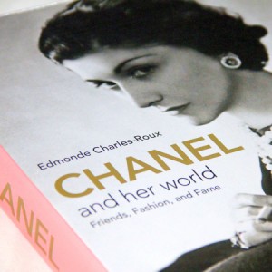 CHANEL AND HER WORLD　シャネルと彼女の世界　（英語版）　ハードカバー版　ファッション　伝記　ドキュメント写真集