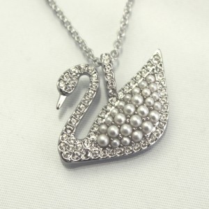 スワロフスキー ネックレス ペンダント レディース アイコニック スワン シルバー/パール SWAROVSKI 5411791