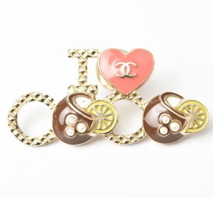 シャネル ブローチ/ピンバッジ CHANEL ピンブローチ I LOVE COCO ハートモチーフ ゴールド【中古】