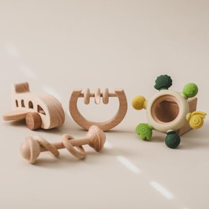 グリーン Mamimami Home 木製 ベビー玩具セット 4点入り ミニ飛行機 ラトル ガラガラ 木のおもちゃ 無塗装 初めてのおもちゃ 天然木 ハン