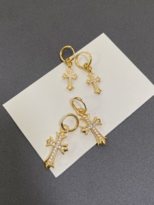 Chrome hearts クロムハーツ クロス スタッド ピアス