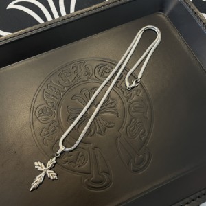 Chrome Hearts クロムハーツ ヴィンテージクロスフラワーペンダントスネークプリントネックレス