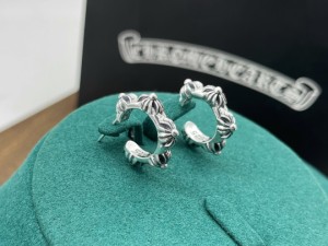 Chrome Hearts クロムハーツ クロッカス クロス ピアス