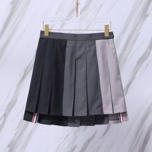 THOM BROWNE トムブラウン TB クラシックフロント ショートバック丈 カラーブロック プリーツスカート