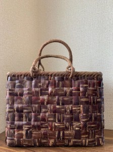 桜皮、山葡萄 桜皮かごバッグ、山葡萄かごバッグ 手作り かごバッグ 内布あり (約)幅31×本体高さ23×マチ12cm