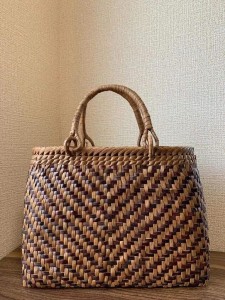 桜皮、山葡萄 桜皮かごバッグ、山葡萄かごバッグ 手作り かごバッグ 内布あり (約)幅31×本体高さ24×マチ12cm