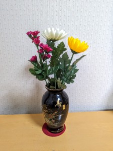 造花　お供えアレンジ　お仏壇向けアレンジ　高質感アレンジ　花瓶付