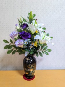 造花　お供えアレンジ　お仏壇向けアレンジ　高質感アレンジ　花瓶付