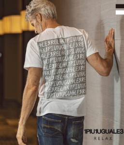 1PIU1UGUALE3 RELAX(ウノピゥウノウグァーレトレ)総柄バックプリント半袖Tシャツ メンズ ユニセックス 春夏 おしゃれ ブランド ロゴ XL X