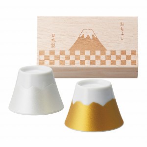 小倉陶器 美濃焼 富士山おちょこで乾杯 富士山 木箱入 ペア おちょこ 食器 キッチン 台所用品 アルコール用品 日本酒用品 お猪口 ぐい飲