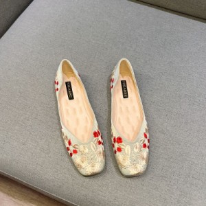 刺繍 パンプス 痛くない ぺたんこ バレエシューズ ローヒール 夏 フラットパンプス 走れる スクエアトゥ Vカット 通勤 パンプス オフィス