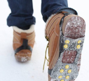 靴底取り付け型 アイゼン 滑り止め スノースパイク 靴底用滑り止め 10本爪 雪道用 雪 氷 凍結 転倒防止 滑らない スニーカー ブーツ 簡単