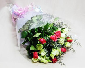 濃いピンクのバラとトルコ桔梗の花束 送料無料 翌日配送 季節の花束 花 生花 花束 ブーケ プレゼント ギフト 贈り物 フラワーギフト 誕生