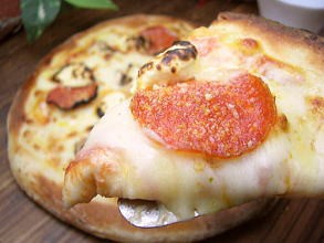 ピザ★チーズ＆チーズ[ホワイトソース]PIZZA（20cm）★本格ピッツァ/チーズ/パーティー/お惣菜/ギフト