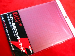 【遠州屋】 クリアー カッターマット A4 RED　便利なカッティングマット ♪