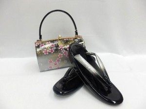 大人気　★振袖用草履バックセット★シルバーと黒地に小桜柄no102