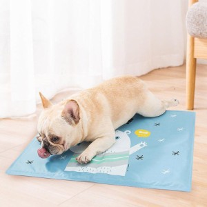 ペット ひんやり マット 犬 猫 ペット用品 夏用 冷感マット 寝具 暑さ対策グッズ 可愛い　人気　新品　送料無料