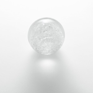 送料無料 Perrocaliente SECCA ペロカリエンテ 雪花 ミニサイズ 時間とともに変化するガラス玉 ペーパーウェイト オブジェ