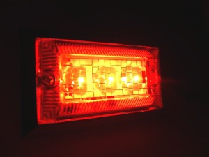●トラック用 LED3 ハイパワーフラットマーカー NEO 24V　新型SMD(LED)の薄い角フラットマーカーランプ/レッド赤
