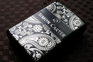 【デザイナーZIPPO】 サイモンカーター ジッポ ◆ペイズリー柄 ブラック◆デザイナージッポ 黒 おしゃれ 人気 プレゼント 送料無料 ライ