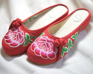 刺繍サンダル（薔薇）　赤