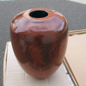 『ついでに買ってお得』　木製漆器（壷　花瓶？）