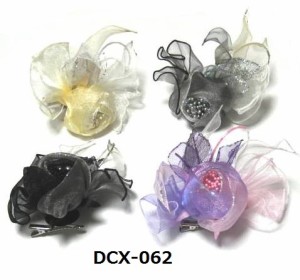 DCX062・入園式・卒園式・パーティー・二次会・髪飾り・羽付コサージュ・クリップ２WAYタイプ◆4色