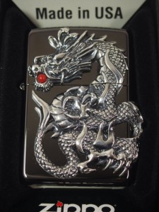 ジッポーZippo ドラゴンメタル（赤）・龍 #200ブラック黒銀ミラー 竜2面赤い火の玉