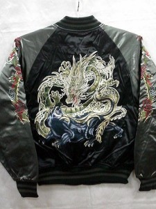 大きいサイズ　スカジャン　龍と黒豹刺繍　日本製本格刺繍のスカジャン5L　サテン