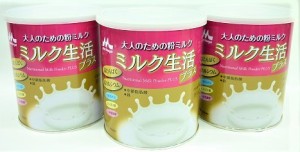 送料無料 ▲［まとめ販売］大人のための粉ミルク　ミルク生活プラス　300g入り×３個 ・7700円以上お買上げで全国配送料無料