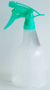 スプレーボトル Ａ 容量500ｍｌ ［色指定不可］ (100円ショップ 100円均一 100均一 100均)