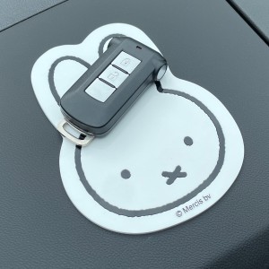 ダッシュボード マット シート ミッフィー ノンスリップマット スマホ置き カー用品 （ miffy 車用 すべり止めシート 滑り止め ノンスリ