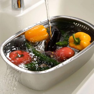 洗い桶 ステンレス製の小判型洗い桶 足付 （ ステンレス 日本製 洗いおけ たらい 食器洗い 四角 ステンレス製 タライ つけ置き洗い すす