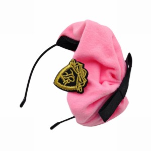 カチューシャ ベレー帽風 シンプルリボン ワッペン付き (ピンク)