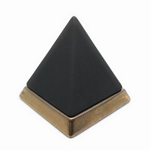 置物 ピラミッド型 ゴールドの土台 モダンデザイン (ブラック×ロータイプ)